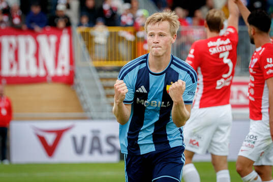 Djurgårdens Bo Hegland jublar vid 0-1