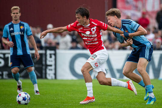 Degerfors Kazper Karlsson och Djurgårdens Hampus Finndell