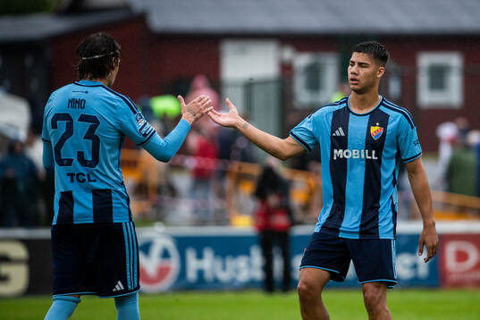 Djurgårdens Nino Zugelj och Christos Almyras jublar