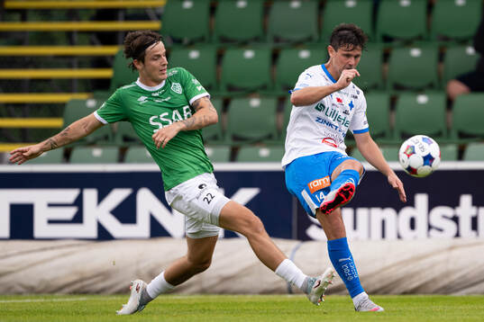 Brages Tobias Stagaard och IFK Värnamos Marcus Antonsson