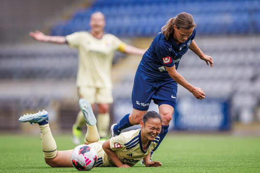 Djurgårdens Urara Watanabe och Eskilstuna United DFFs