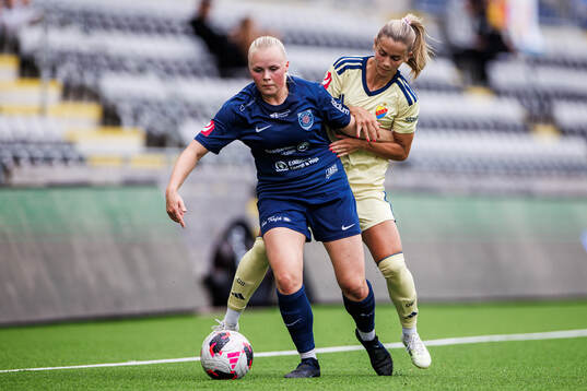 Bläddra bland fler bilder av Fotboll, Träningsmatch, Eskilstuna United - Djurgården