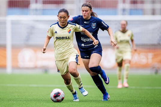 Djurgårdens Urara Watanabe och Eskilstuna United DFFs