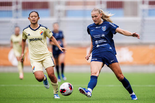 Eskilstuna United DFFs Kajsa Ekström och Djurgårdens