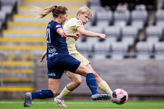 Djurgårdens Olivia Ulenius och Eskilstuna United DFFs