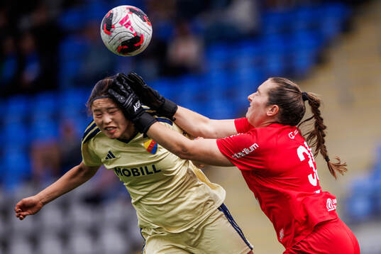 Djurgårdens Maho Hirosawa och Eskilstuna United DFFs