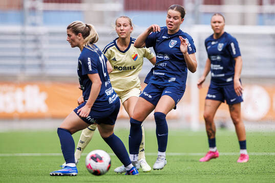 Djurgårdens Sara Eriksson och Eskilstuna United DFFs