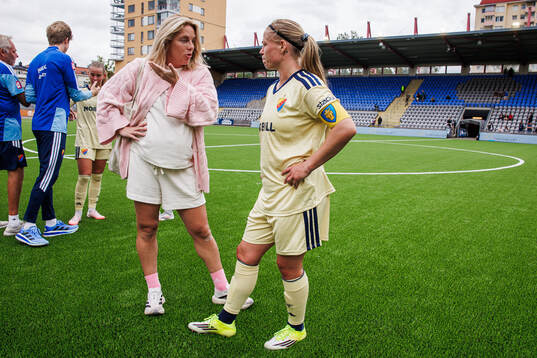 Djurgårdens Mimmi Wahlström och Therese Åsland