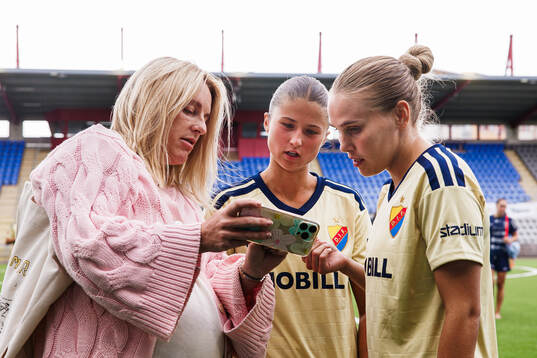 Djurgårdens Mimmi Wahlström, Meja Staffansson och Nanne