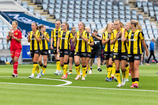 Hammarbys spelare jublar