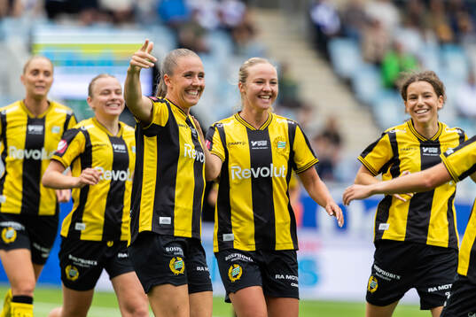 Hammarbys Gudrun Arnardottir jublar med lagkamrater