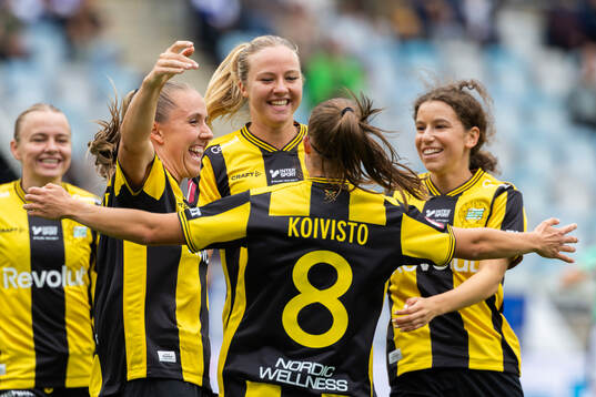 Hammarbys Gudrun Arnardottir jublar med lagkamrater