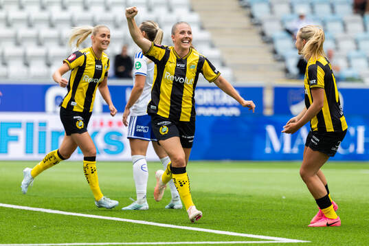 Hammarbys Gudrun Arnardottir jublar med lagkamrater