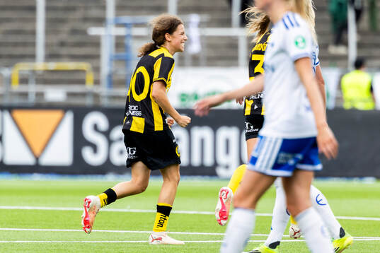 Hammarbys Inés Lorenius  jublar