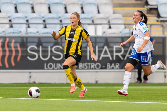 Hammarbys Svea Rehnberg och IFK Norrköpings Josefin