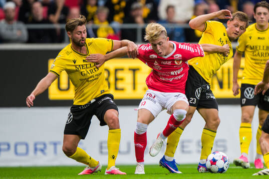 Mjällbys Axel Norén och Aki Samuelsen och Kalmars Charlie