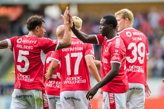 Kalmars Melker Hallberg och Aboubacar Keita jublar