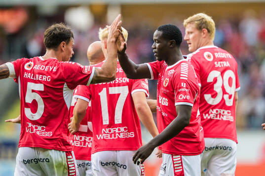 Kalmars Melker Hallberg och Aboubacar Keita jublar