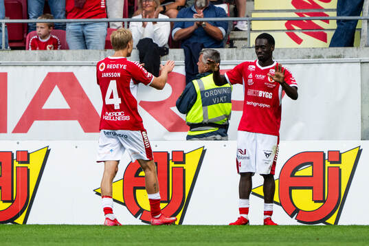 Kalmars Charles Sagoe Jr jublar