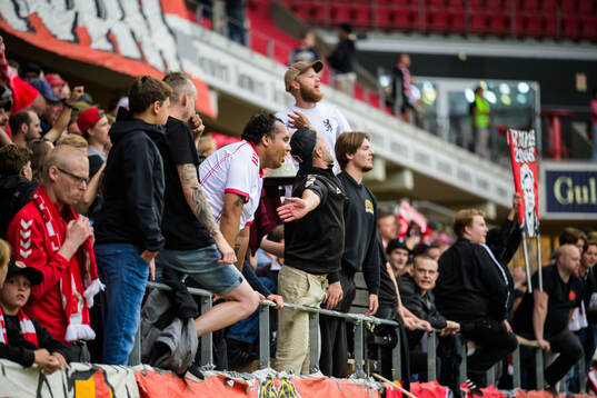 Kalmars supportrar jublar