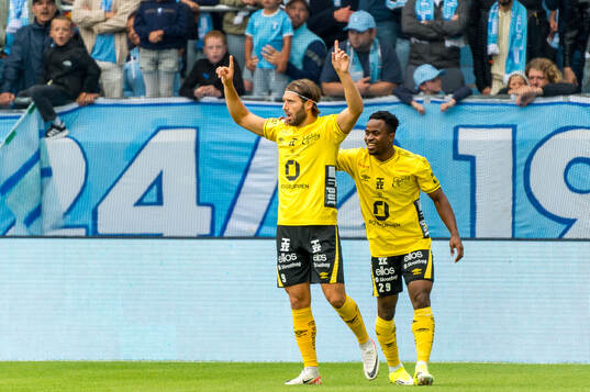 Elfsborgs Arber Zeneli jublar