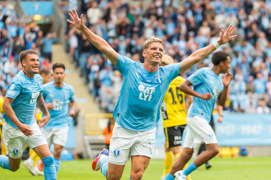 Malmö FFs Jens Stryger Larsen jublar