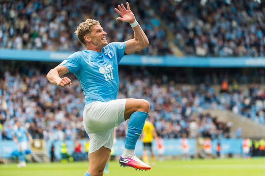 Malmö FFs Jens Stryger Larsen jublar