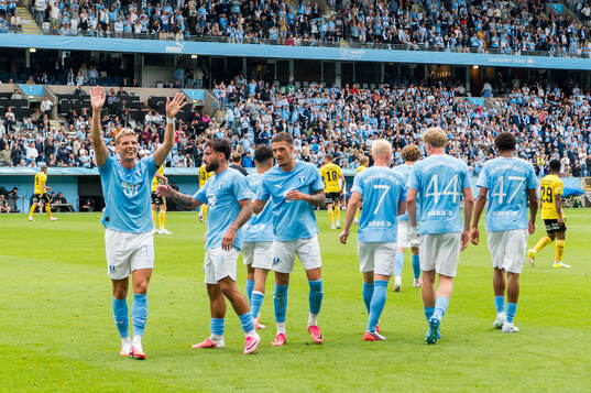 Malmö FFs Jens Stryger Larsen jublar