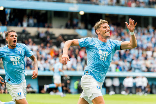 Malmö FFs Jens Stryger Larsen jublar