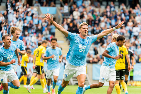 Malmö FFs Jens Stryger Larsen jublar
