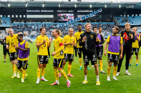 Elfsborgs Niklas Hult och Sebastian Holmén jublar med