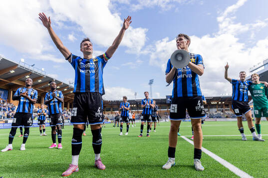 Sirius Henrik Rönnlöf Castegren och Marcus Lindberg jublar