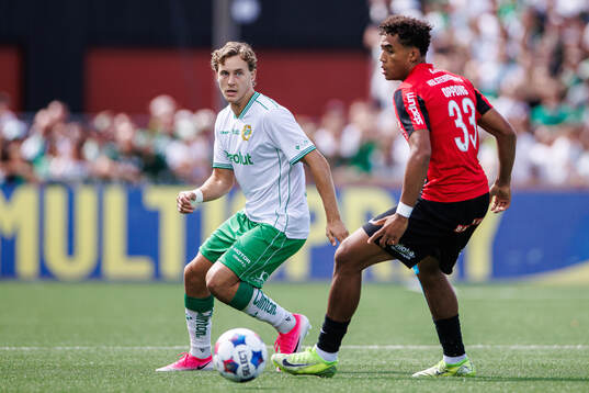 Hammarbys Hampus Skoglund och Brommapojkarnas Sion Oppong