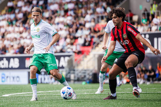 Hammarbys Markus Karlsson och Brommapojkarnas Jordan Simpson