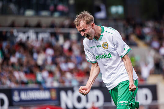 Hammarbys Victor Lind jublar