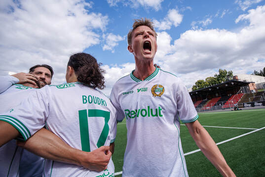 Hammarbys Frederik Winther jublar