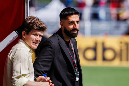 Brommapojkarnas Oliver Berg och sportchef Sean Sabetkar