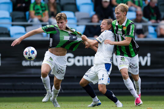 GAIS Max Andersson och Henry Sletsjøe mot Halmstads Joel