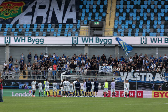 Halmstads spelare tackar sina supportrar