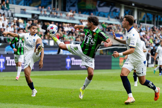Halmstads Oliver Kapsimalis och Gabriel Wallentin mot GAIS