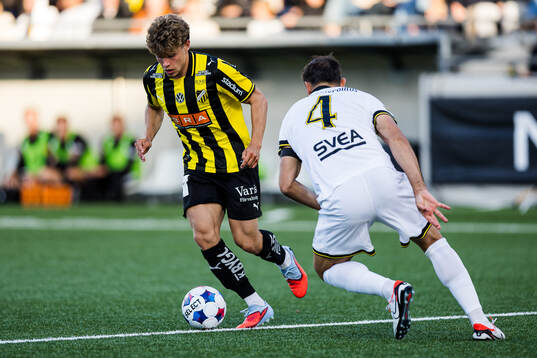 Häckens Gustav Lindgren och AIKs Sotirios Papagiannopoulos