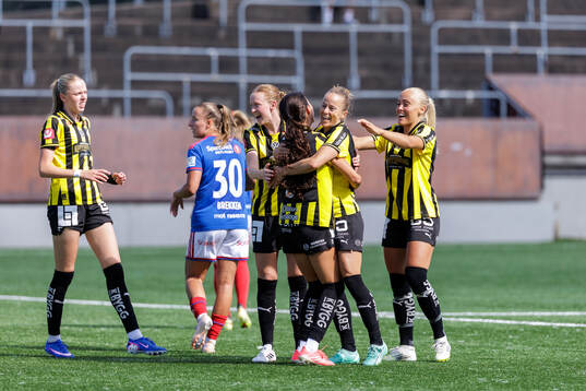 Häckens Aivi Luik jublar