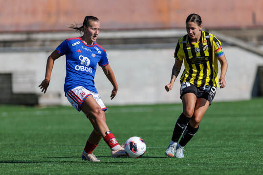 Vålerengas Stine Nybø Brekken och Häckens Tabitha