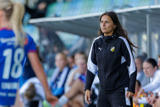 Häckens tränare Elena Sadiku