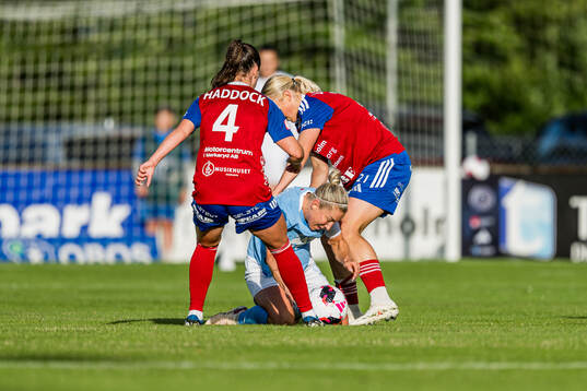 Malmö FFs Mia Persson och Vittsjös Milla Larsson