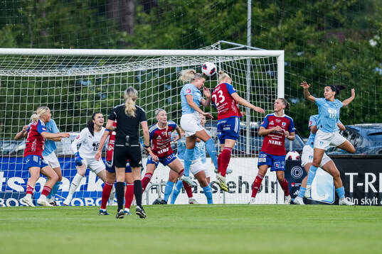 Malmö FFs Nathalie Hoff Persson och Vittsjös Kajsa Lind