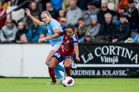 Malmö FFs Hlin Eiriksdottir och Vittsjös Lisa Klinga