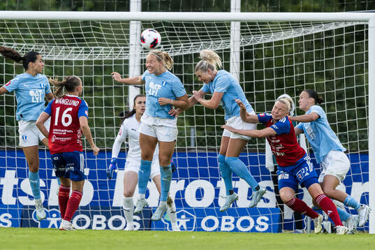 Malmö FFs Hlin Eiriksdottir och Ellen Löfqvist