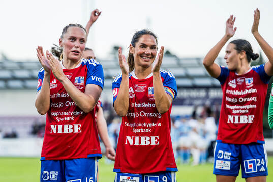 Vittsjös Olivia Wänglund och Lisa Klinga jublar
