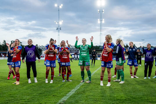 Vittsjös spelare jublar fotbollsmatchen i Damallsvenskan